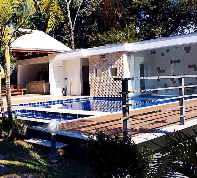 Piscina e deck